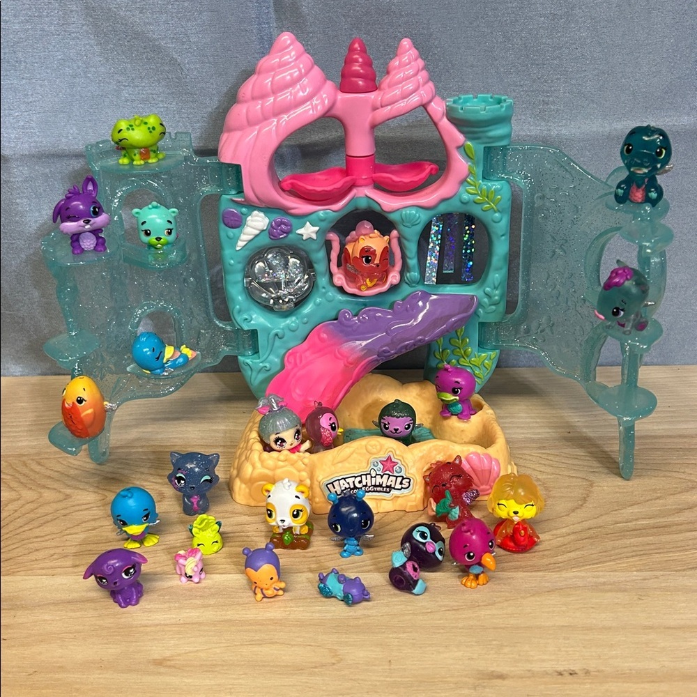 Hatchimals CollEGGtibles Coral Castle Fold Open Playset 2022 And 25 figurines